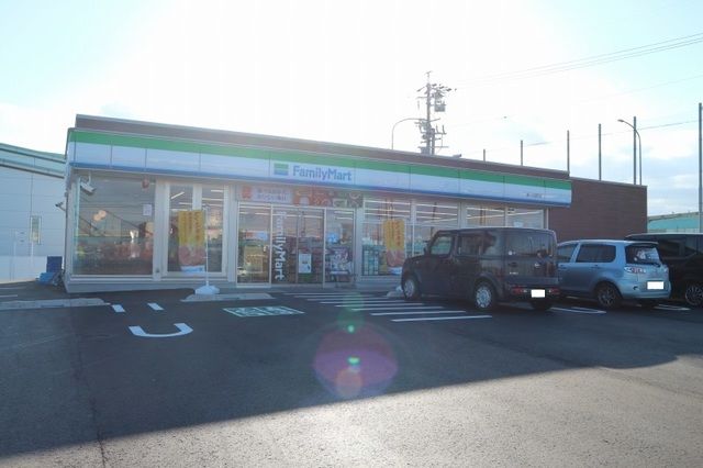 コンビニ　ファミリーマート国１川越町店（コンビニ）まで600m