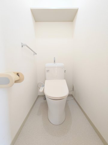トイレ　写真はイメージです。色仕様は現況優先になります。