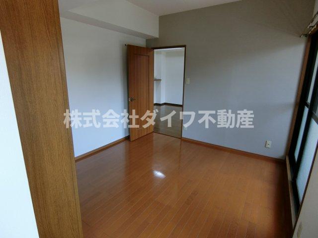 その他部屋・スペース　南側洋室6.6帖(1)　2022年撮影