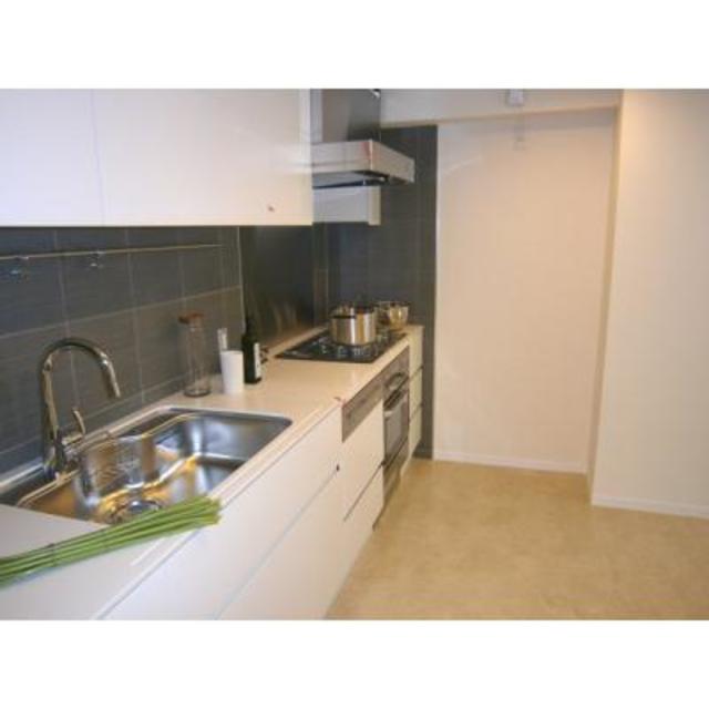 キッチン　※写真は同タイプ住戸です。