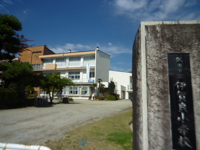 小学校　飯田市立伊賀良小学校（小学校）まで1354m