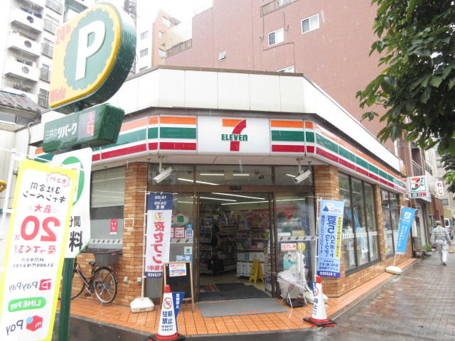 コンビニ　セブンイレブン台東下谷3丁目店（コンビニ）まで669m