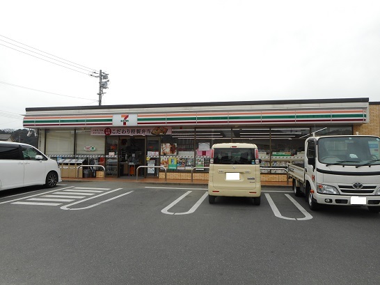 コンビニ　セブンイレブン新市戸手店（コンビニ）まで500m