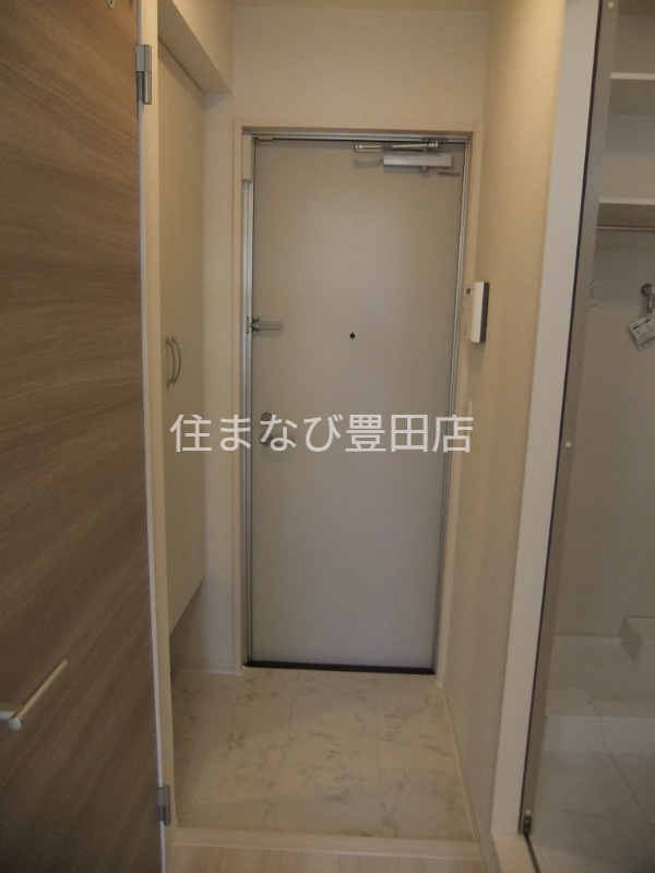 玄関　同型別部屋写真