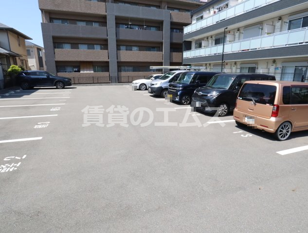 駐車場　リブリ・アイリス諸岡の駐車場