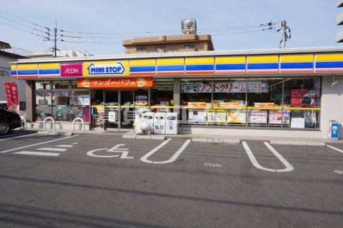 コンビニ　ミニストップ 博多諸岡店（コンビニ）まで246m