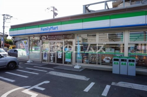 コンビニ　ファミリーマート博多諸岡一丁目店（コンビニ）まで299m