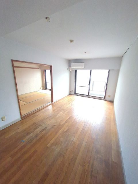 リズ青葉台の居間写真