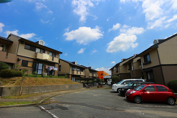 建物外観　ベレッサ筑紫野そば。お買い物便利な立地です。