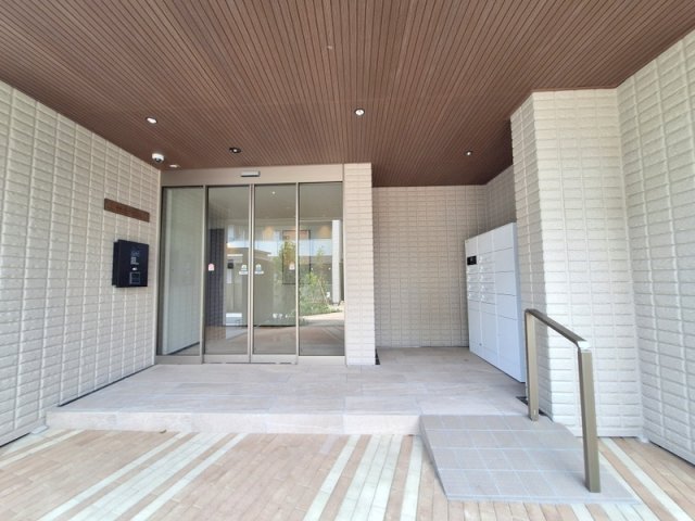 エントランス　★駅又は現地待ち合わせでご案内が可能です★