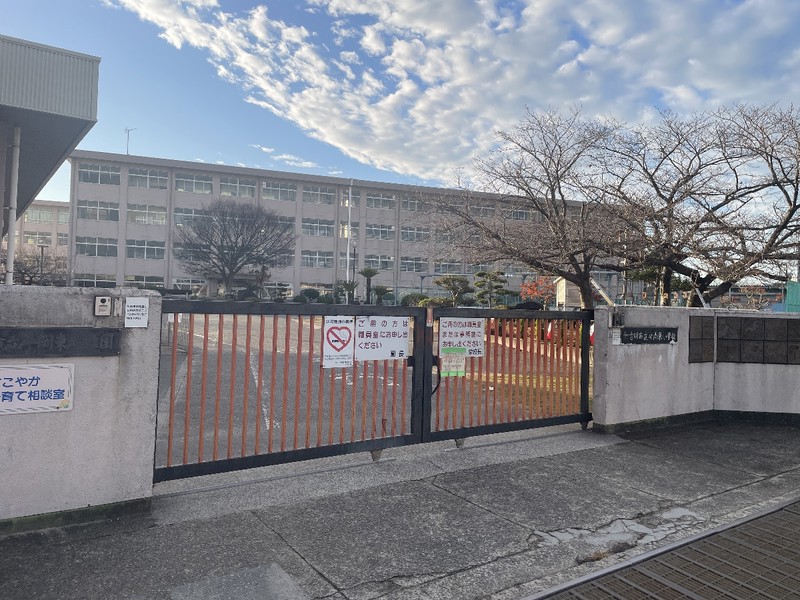 小学校　加古川市立平岡東小学校（小学校）まで580m