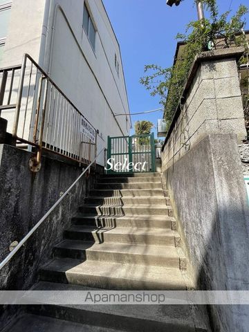 幼稚園・保育園　霞ケ丘幼稚園（幼稚園・保育園）まで435m