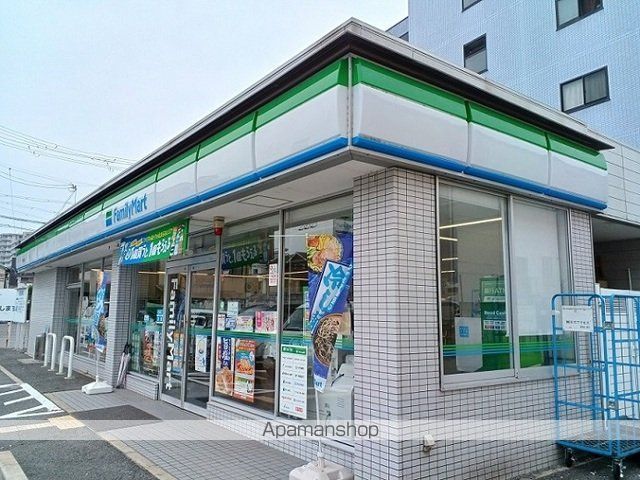 コンビニ　ファミリーマート様（コンビニ）まで270m