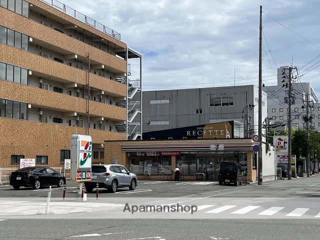 コンビニ　セブンイレブン（コンビニ）まで608m