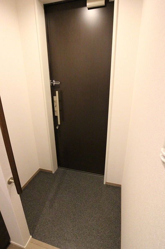 ネオフラッツワンの玄関写真