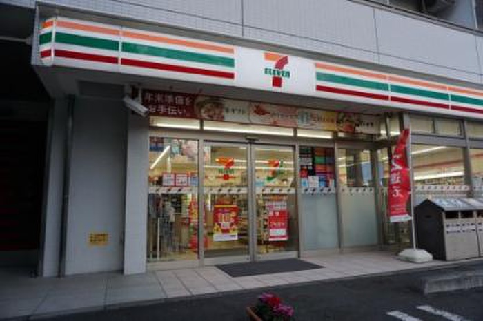 コンビニ　セブンイレブン横浜大口駅前店（コンビニ）まで202m