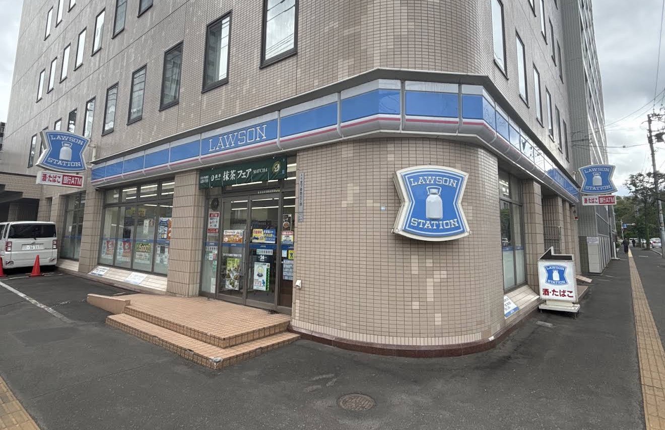 コンビニ　ローソン札幌北7条西六丁目店（コンビニ）まで163m