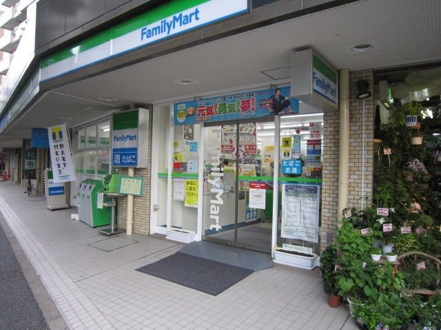 コンビニ　ファミリーマート（コンビニ）まで60m
