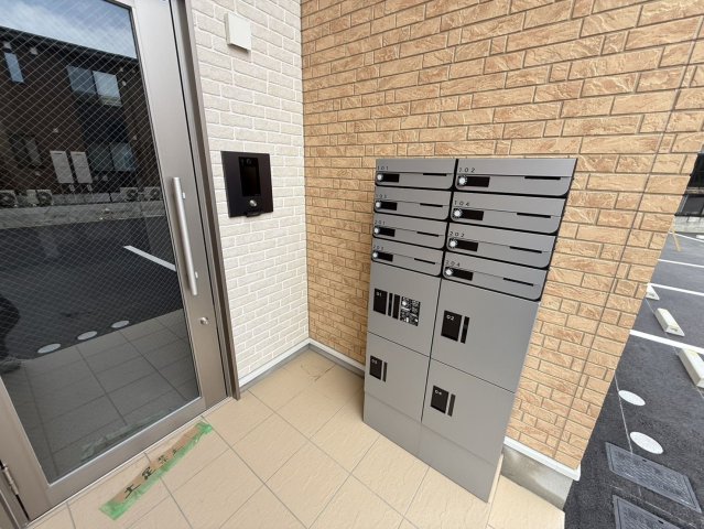 エントランス　宅配BOX付で荷物の受取に便利です★