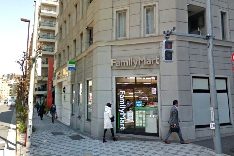 コンビニ　ファミリーマート麹町一丁目店（コンビニ）まで132m