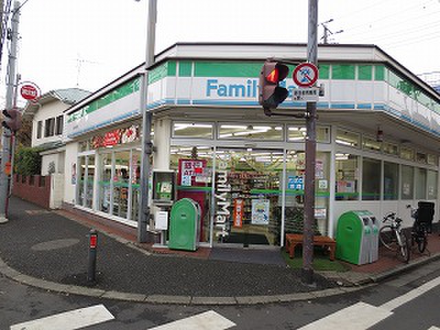 コンビニ　ファミリーマート 東伏見駅前店（コンビニ）まで110m