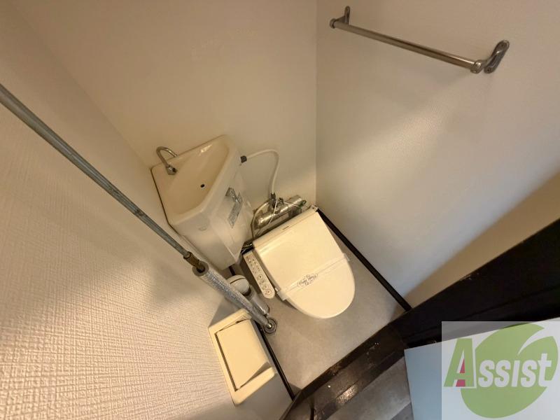 地下鉄東西線 琴似駅 徒歩7分 2階建 築38年のトイレ写真