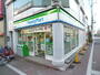 コンビニ　ファミリーマート大田梅屋敷店（コンビニ）まで525m