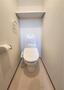 トイレ　温水洗浄便座付きのトイレです。