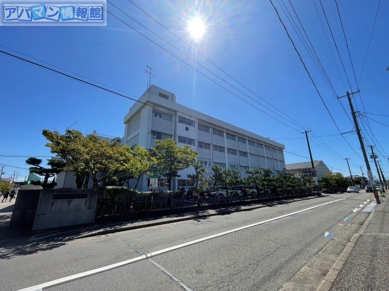 中学校　新潟市立小針中学校（中学校）まで1020m