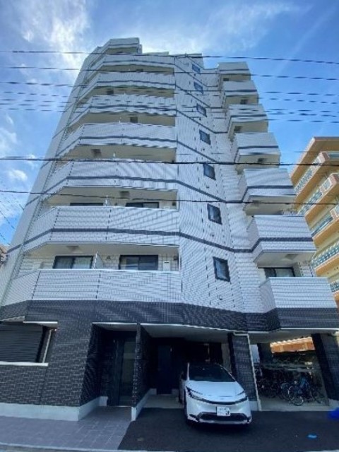 建物外観　９階建ての賃貸マンション