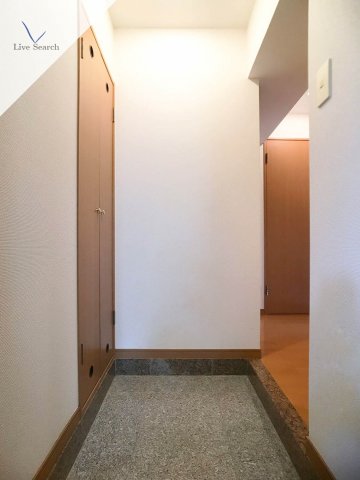 玄関　ゆったりとした玄関です※別号室の写真です