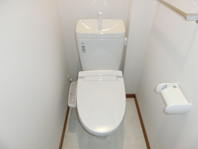 ＪＲ山陽本線 魚住駅 徒歩5分 2階建 築11年のトイレ写真