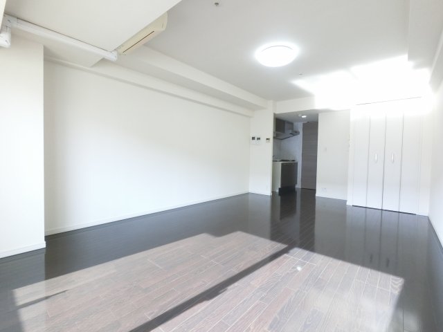 ＪＲ総武線 千葉駅 徒歩11分 15階建 築18年の居間写真