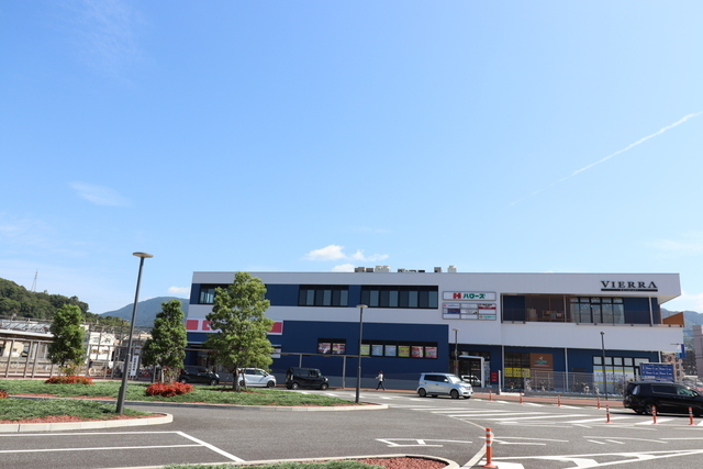ドラックストア　ココカラファイン海田市駅前店（ドラッグストア）まで740m