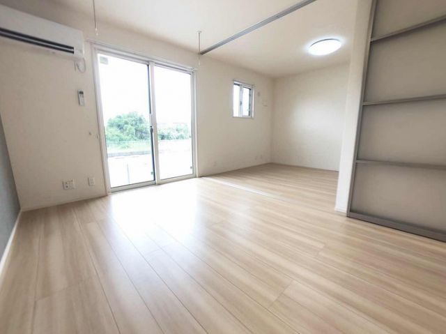 ドミール SHIMIZUの居間写真