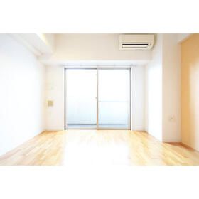 SERENiTE江坂四番館の居間写真
