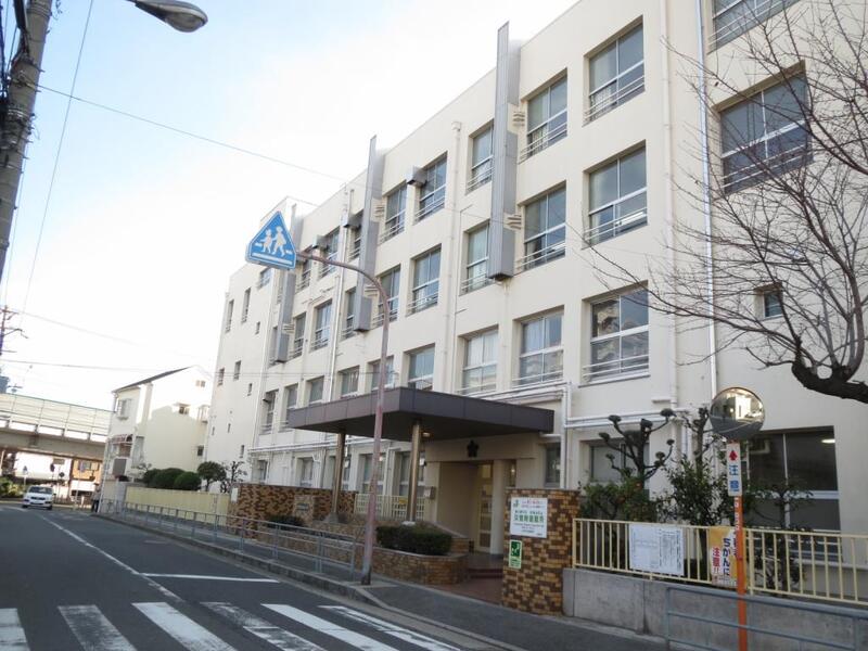 小学校　大阪市立諏訪小学校（小学校）まで619m