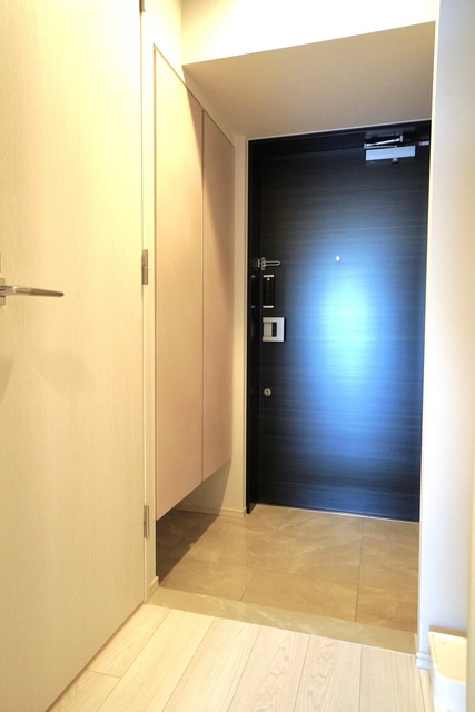 玄関　※写真は同タイプ住戸です。