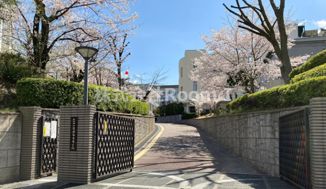 高校・高専　大阪府立清水谷高等学校（高校・高専）まで657m
