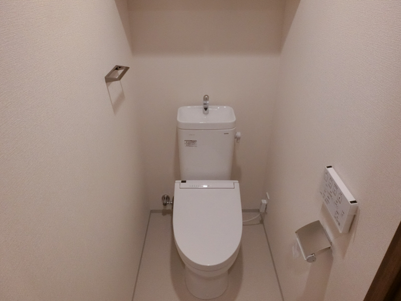 山陽電鉄本線 西新町駅 徒歩3分 14階建 築4年のトイレ写真