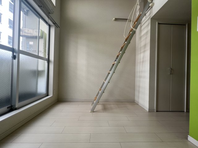 クレストコート鷹取の居間写真