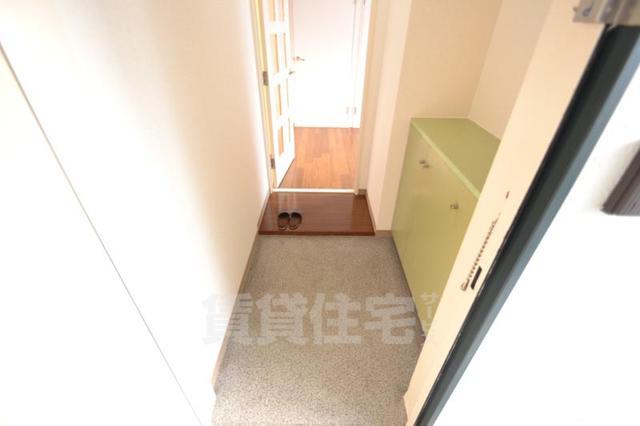 地下鉄御堂筋線 大国町駅 徒歩8分 11階建 築38年の玄関写真