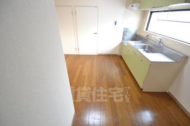 地下鉄御堂筋線 大国町駅 徒歩8分 11階建 築38年の居間写真