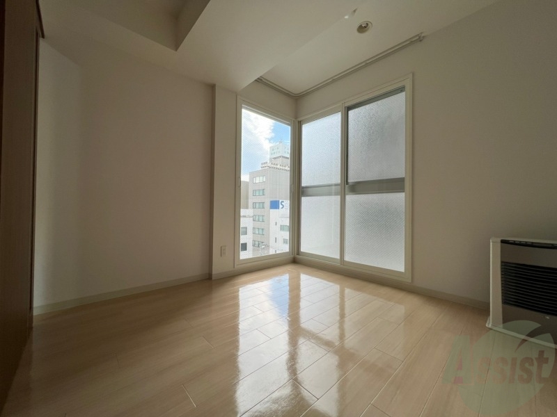 その他部屋・スペース　５帖の洋室です。きれいで使いやすそうなお部屋ですね。