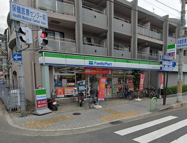 コンビニ　ファミリーマート　茨木春日三丁目（コンビニ）まで189m