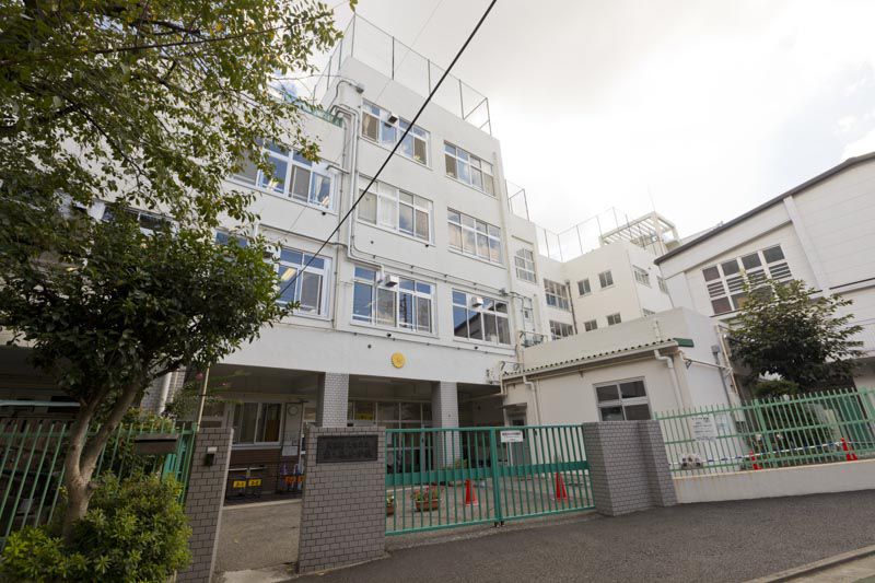 小学校　指ヶ谷小学校（小学校）まで328m