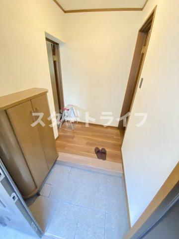 地下鉄御堂筋線 西中島南方駅 徒歩6分 6階建 築29年の玄関写真
