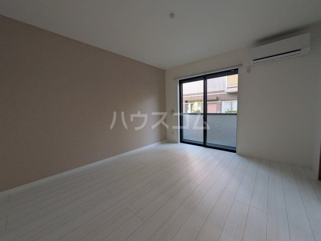 シャルールの居間写真