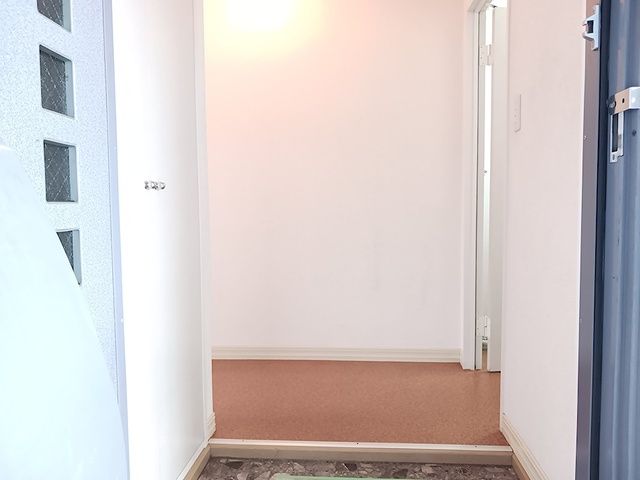スプリングIの玄関写真
