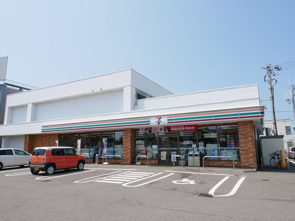 コンビニ　セブンイレブン札幌新琴似6条東店（コンビニ）まで341m